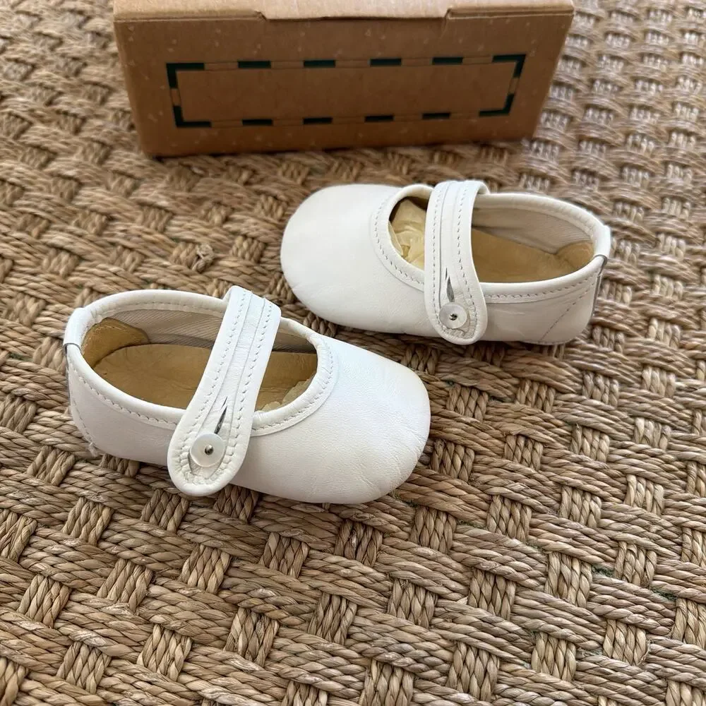 Vintage Bear Feet Baby Girl White Mary Jane Shoes Size 2
